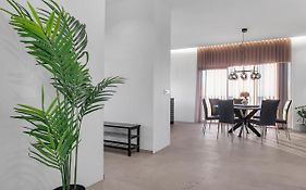 Luxury Villa In The South - Perfect Location